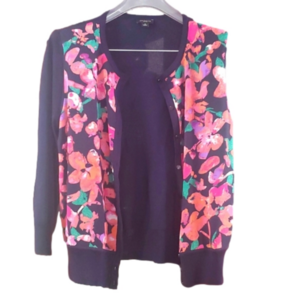 Ann Taylor botton front classic Cardigan medium